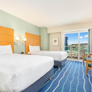 Castle At Ala Moana Hotel
